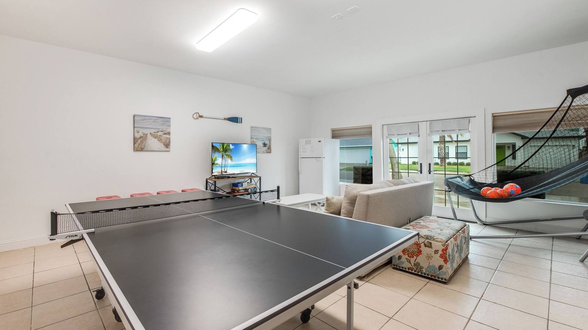 Safe Harbor House | Near the Beach! Large 5 bedrooms 4 bath- Sleeps 16 max Fun Game Room