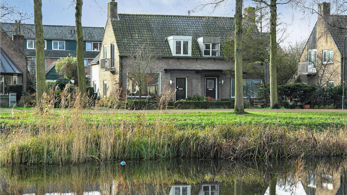 Municipality of Heiloo House | Near the coast you will find the vacation home Rode Meidoorn in the handsome Heiloo. A beautiful hou