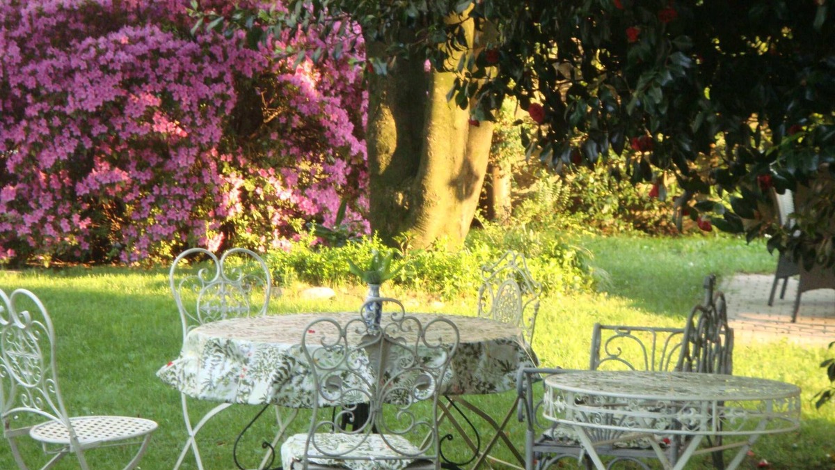 Maccagno Villa | near the lake, in a villa with a spacious garden apartment with 3 rooms 90 sqm