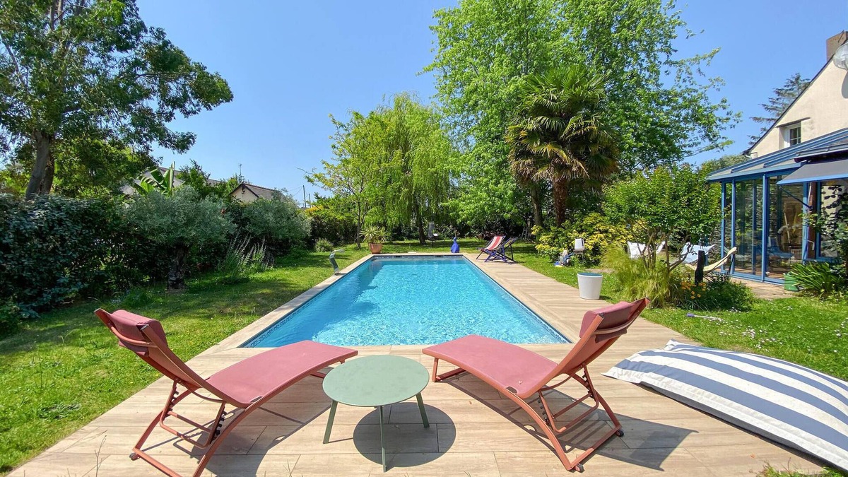 La Dagueniere House | Near the Loire River, this beautiful mansion with swimming pool welcomes you.
