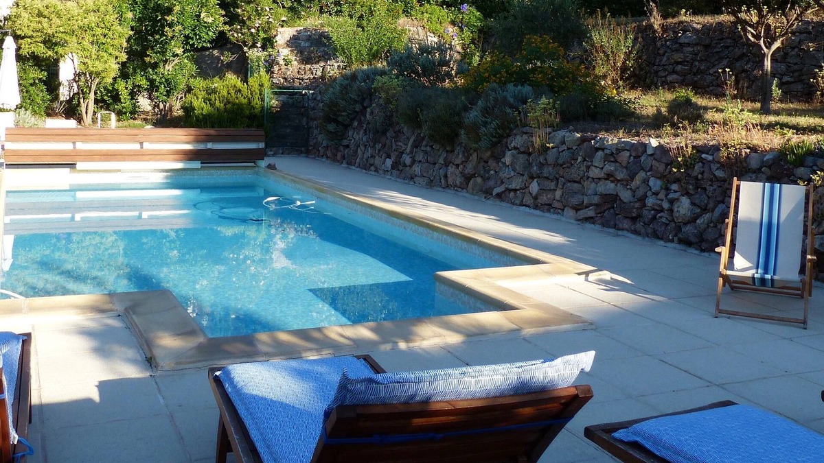 La Valette-du-Var Apartment | Near Toulon - T2. Ground floor of villa. 40 m2 + 20 m2 terrace. 2/3 pers. Swimming pool