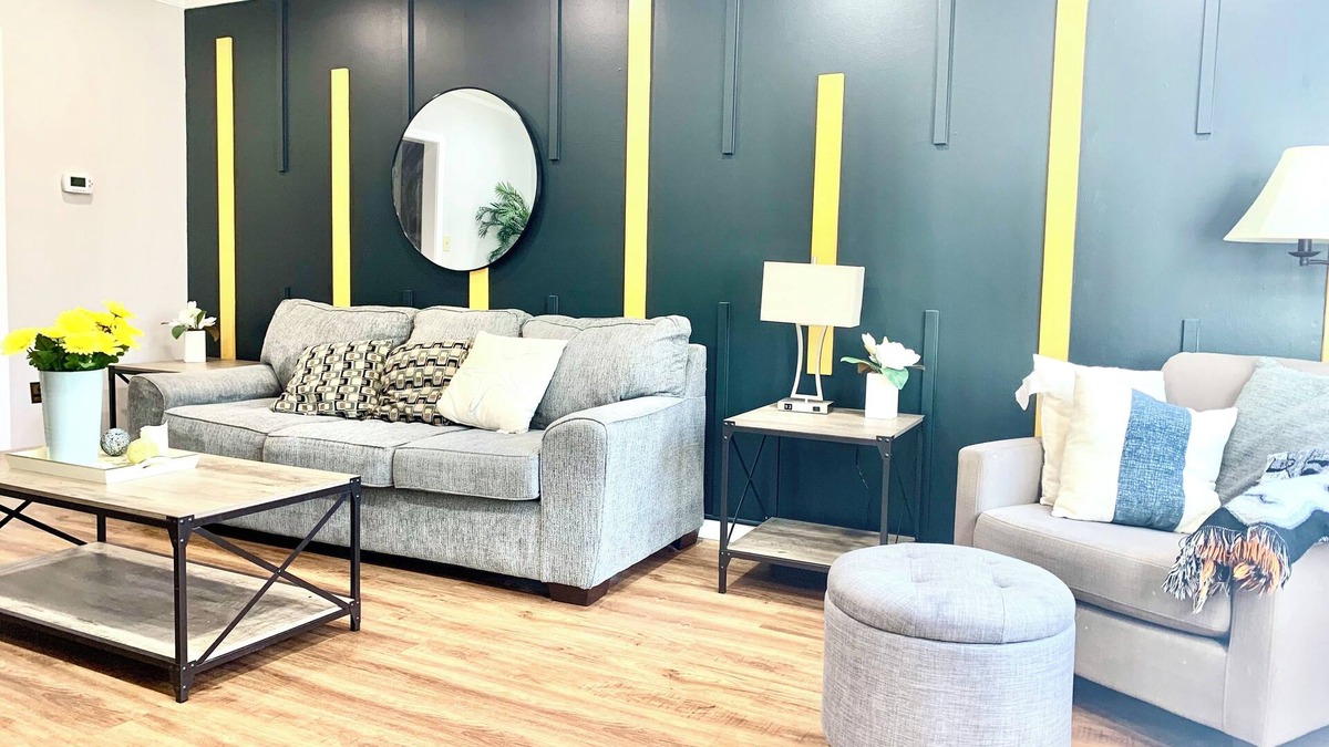 Ellendale House | Near Trader Joe & Top Golf