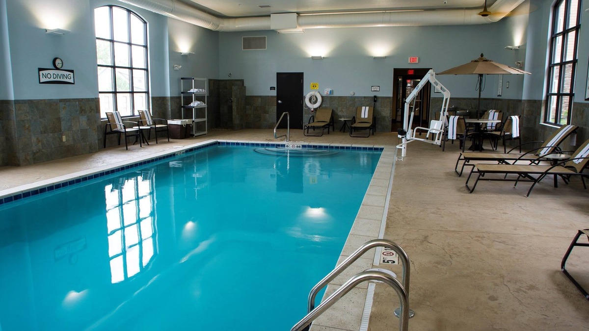 Lexington Condo | Near U of Kentucky. Free Breakfast. Indoor Pool.