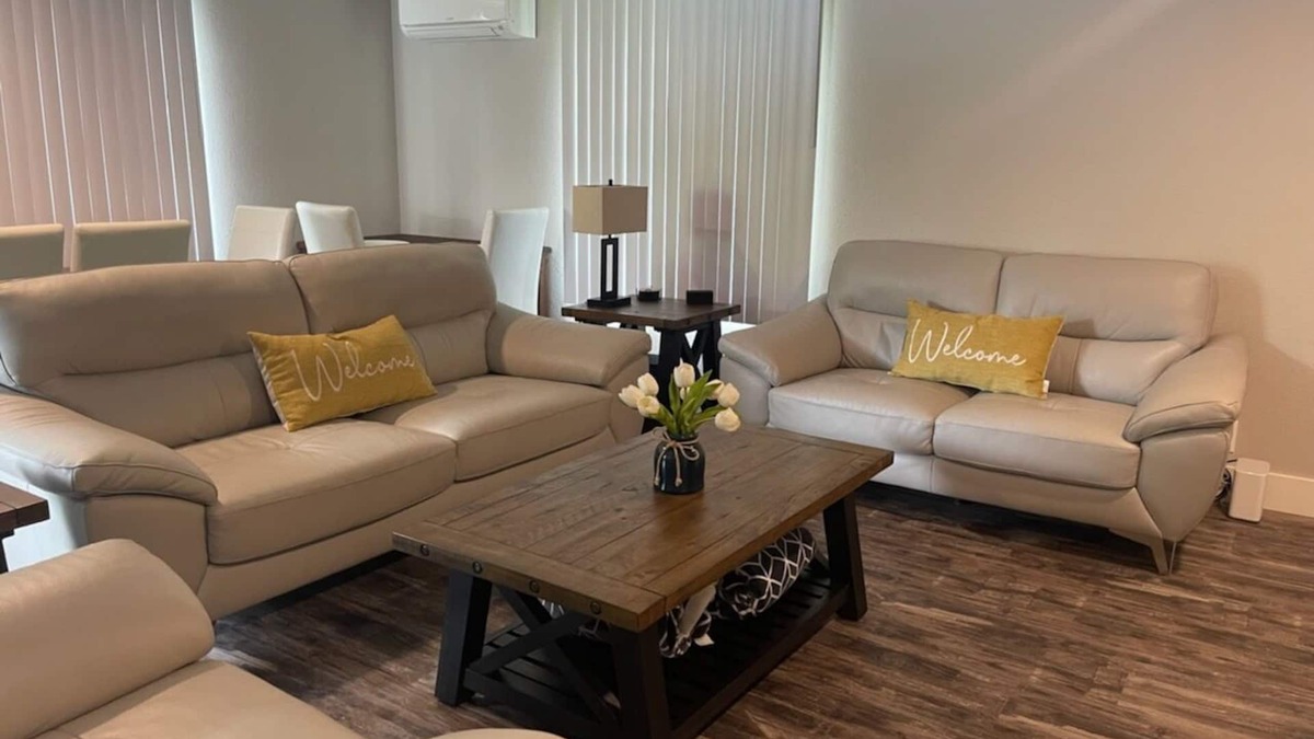 Eugene House | NEAR UO, NEW RENO, SLPS 8, PET STAYS FREE, DECK/GRILL, FENCED YARD, VERY CLEANn