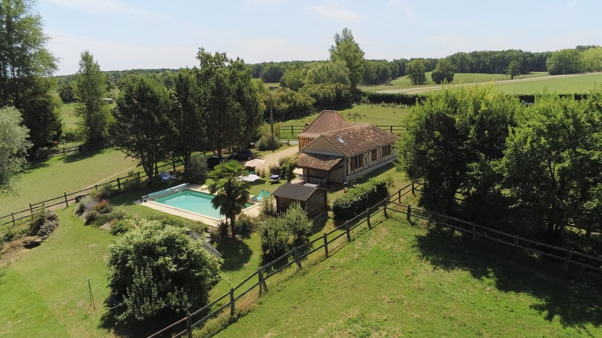 Ferrensac Cottage | Near Villeréal, France's 3rd favourite village, the 3* Gîte de Lasplaces