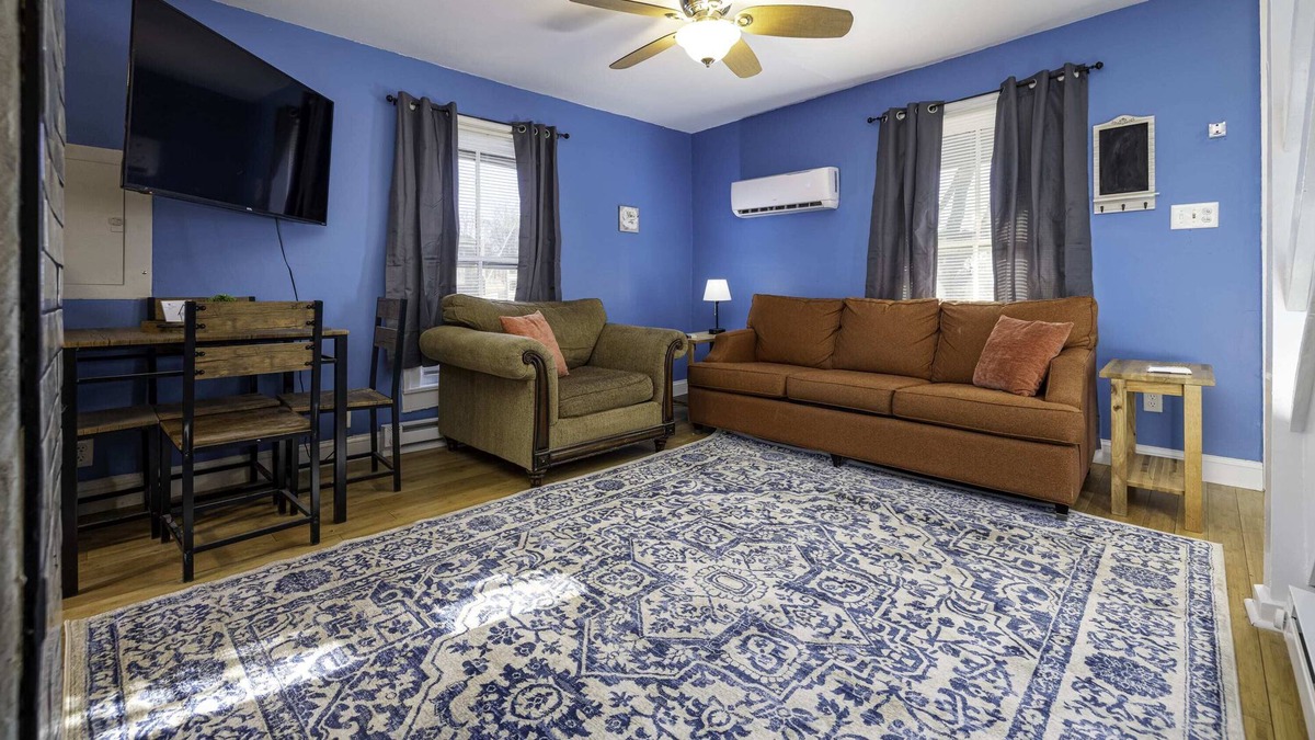 Maurertown House | Near Vineyard,Farms,&Distillery! Jewel of Jadwyn
