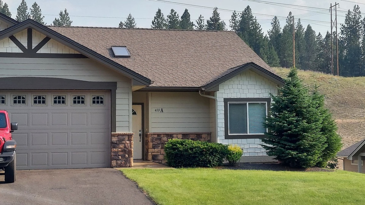 Fairwood House | Near Whitworth University, quiet, dead end street