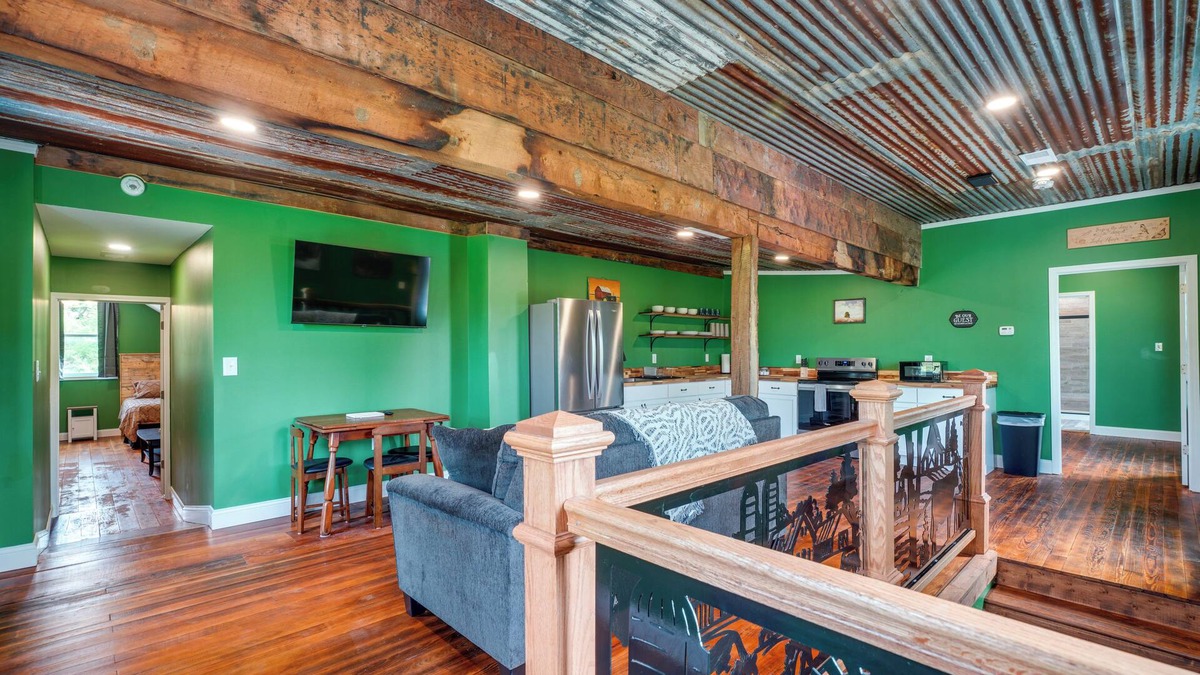 Treloar Condo | Near Wineries: Country Condo in New Haven