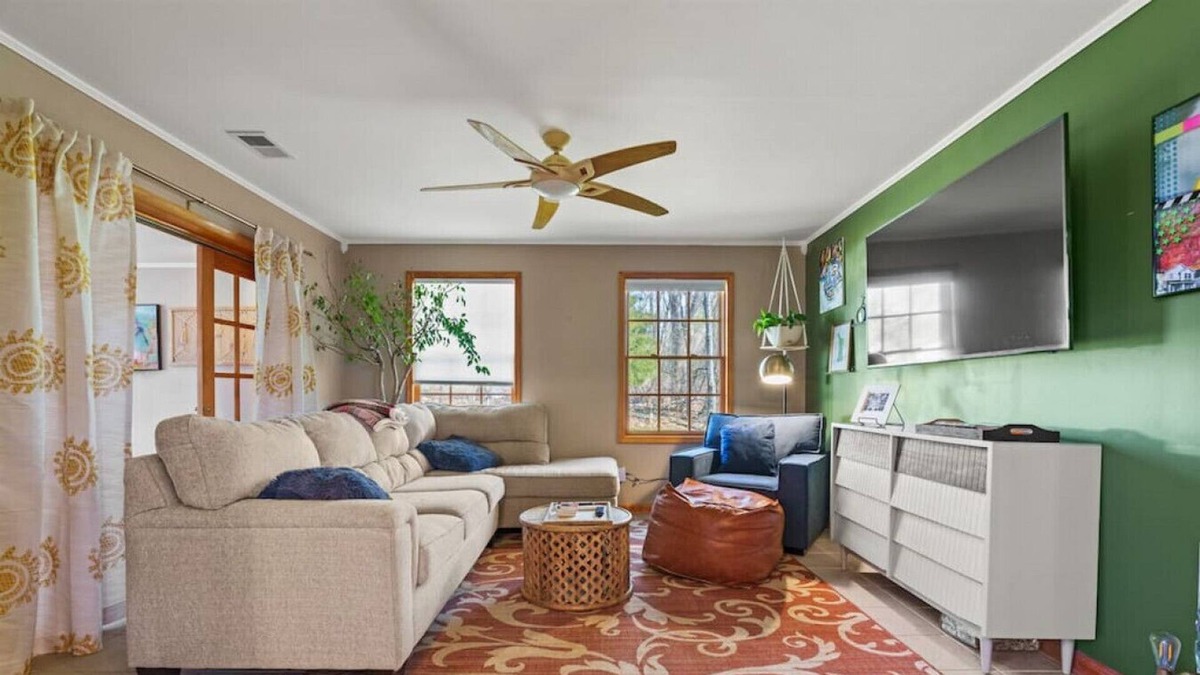 Haymarket House | Near Wineries w/ Private Hot Tub