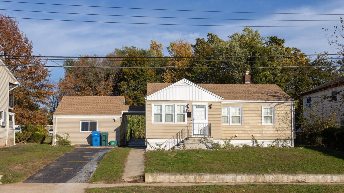 New Haven House | Near Yale with Game Room