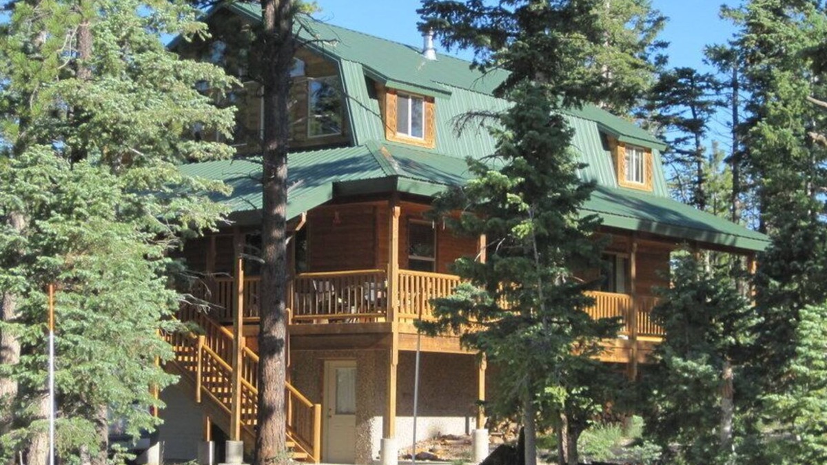 Duck Creek Village Cabin | Near Zion & Bryce Nat'l Parks! Beautiful cabin, lovely, cool mountain location!