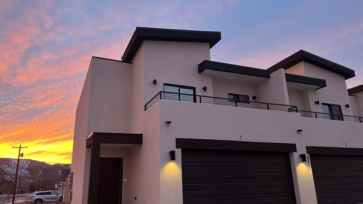 Kanab House | Near Zion NP I Dark Skies I Garage & Trailer Parking