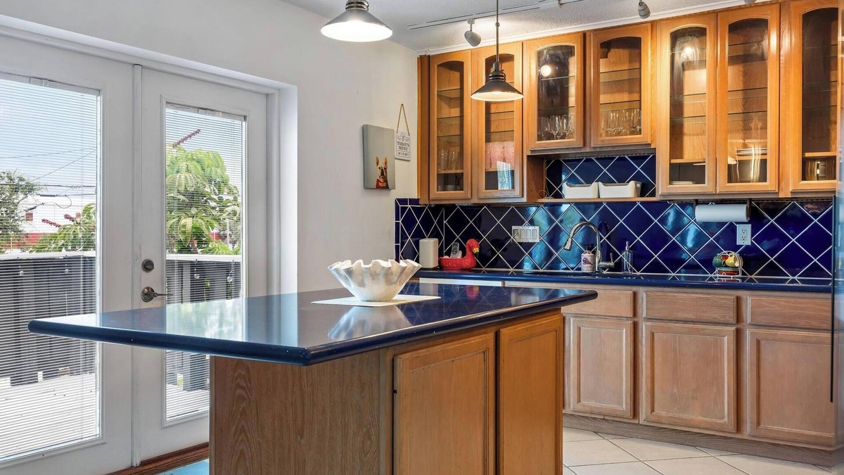 Poinciana Park Apartment | Nearby Airport/Port Getaway Bungalow Fort Lauderdale, Cozy, private w/balcony