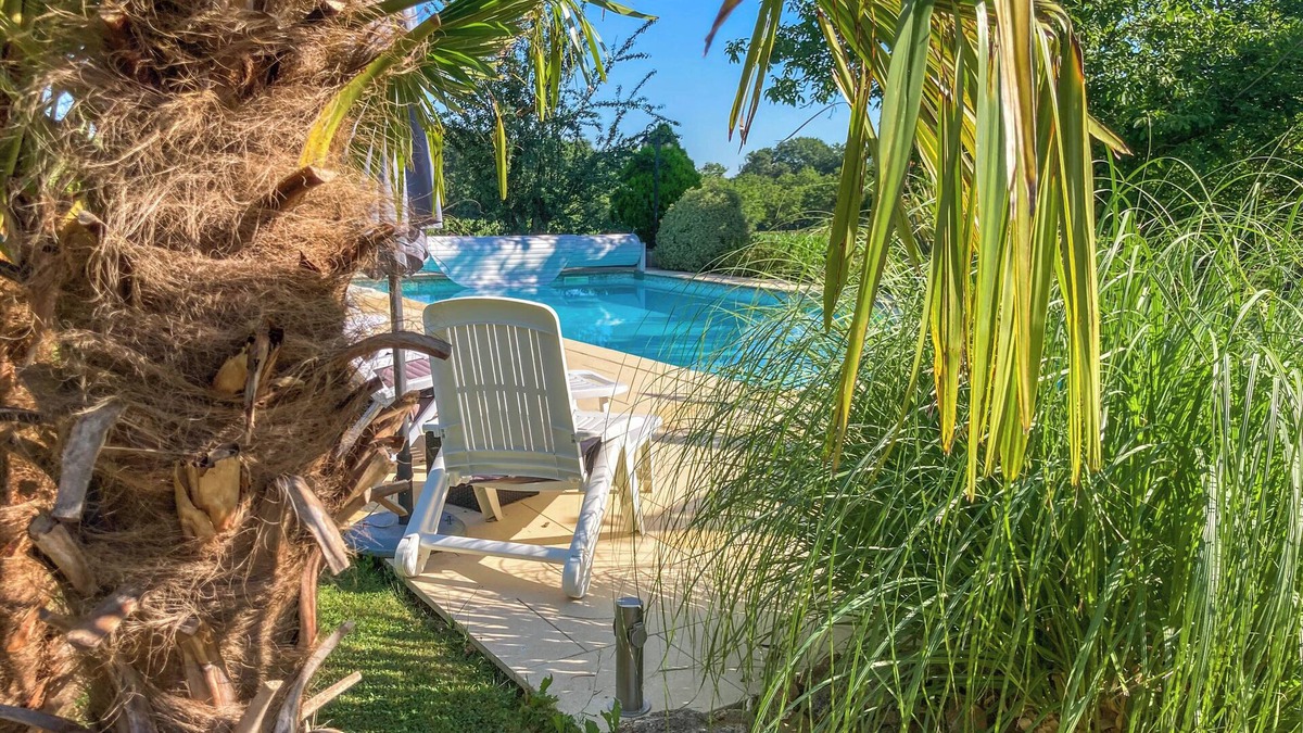 Mazeyrolles House | Neat gite with beautiful garden and private pool