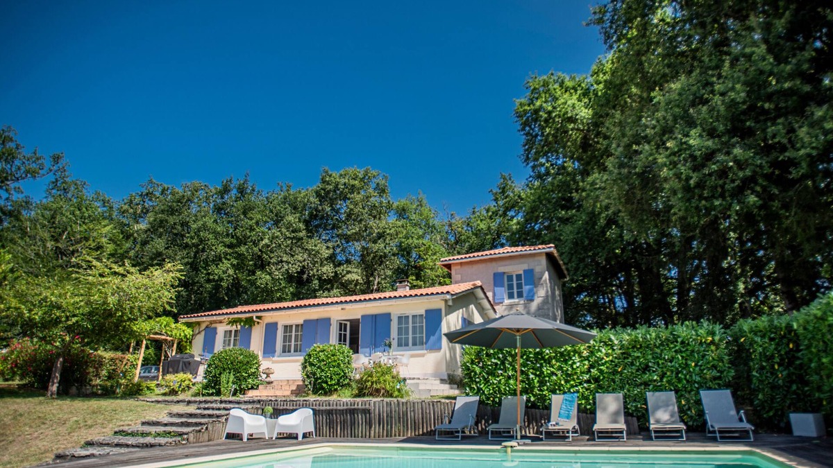 Laprade House | Neat modern house with private pool