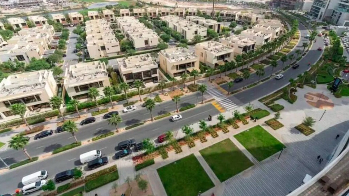 Dubai Apartment | Neat Studio at Carson C