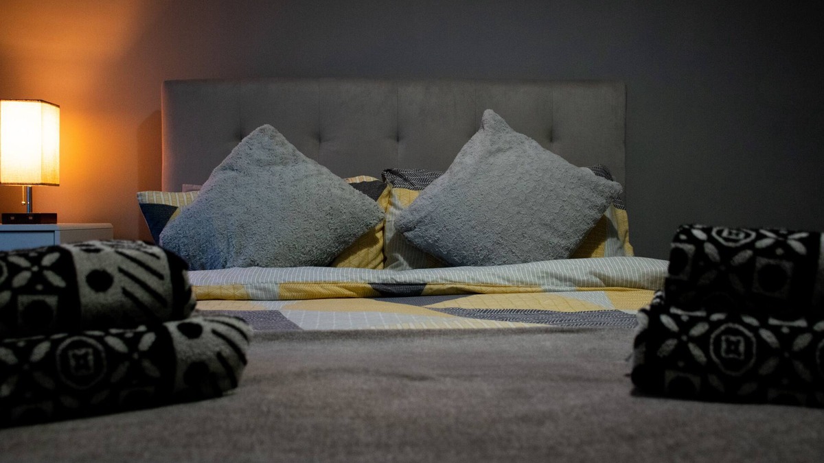Marston Green Apartment | NEC/Arena, AirPort, Birmingham Business Park stays