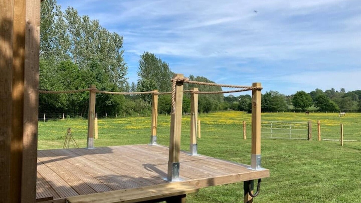 Sedlescombe Cabin | Neddys Rest, Repurposed Horse Box, Luxury Stay