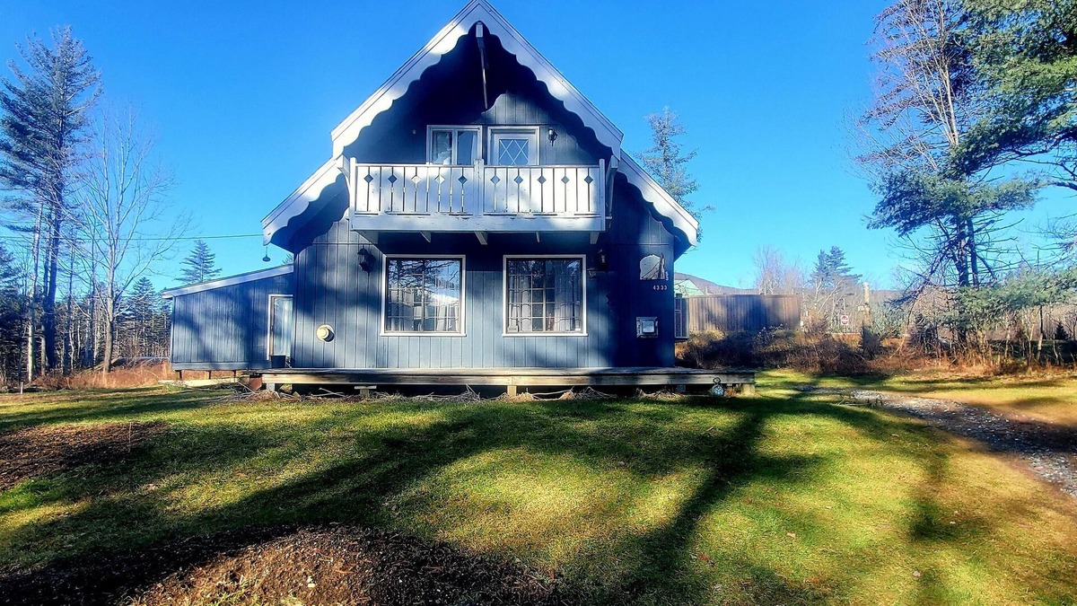 Mendon Ski Chalet | Need a pet-friendly rustic chalet to escape? Try Blue Ridge Chalet.