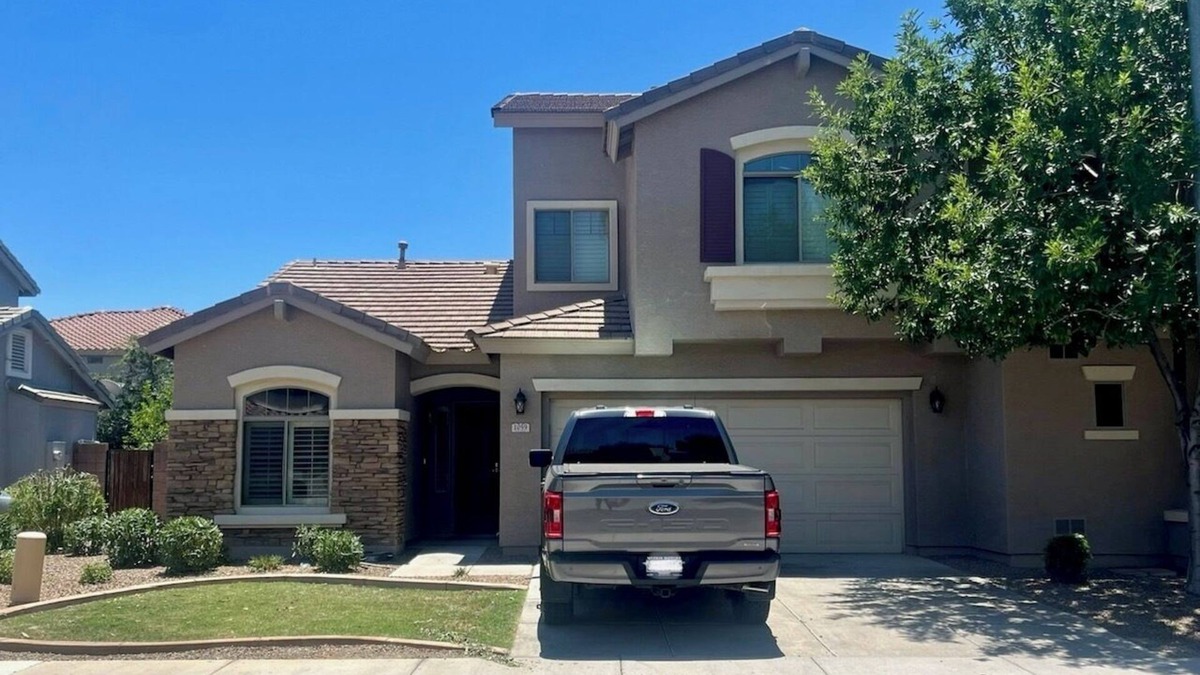 Chandler House | Needing a long term stay, this townhouse is the place you need!