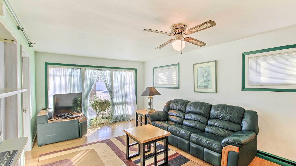 Neenah House | Neenah Home w/Deck: Near Lake Winnebago