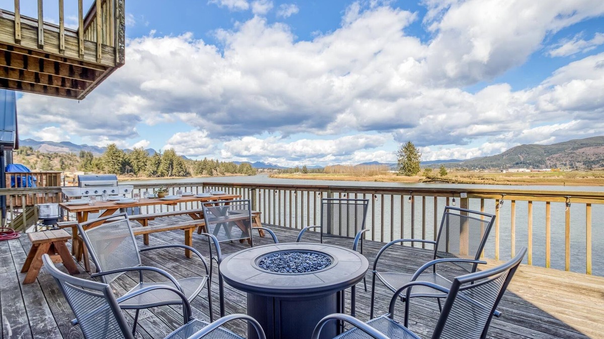 Nehalem House | Nehalem Riverfront Home has Private Dock, Ten Minutes to the Beach in Manzanita!