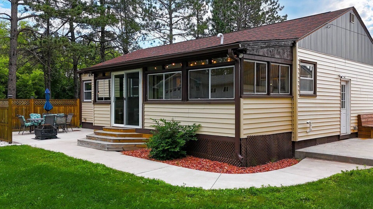 Duluth House | Neighbor Home Close to Everything | Bucky's Haven
