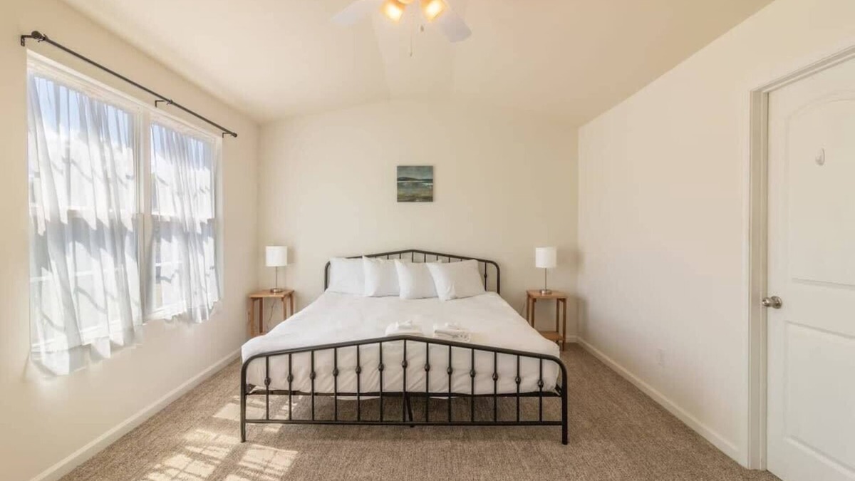 Columbus House | Neighboring Fort Moore - The Modern Guest House