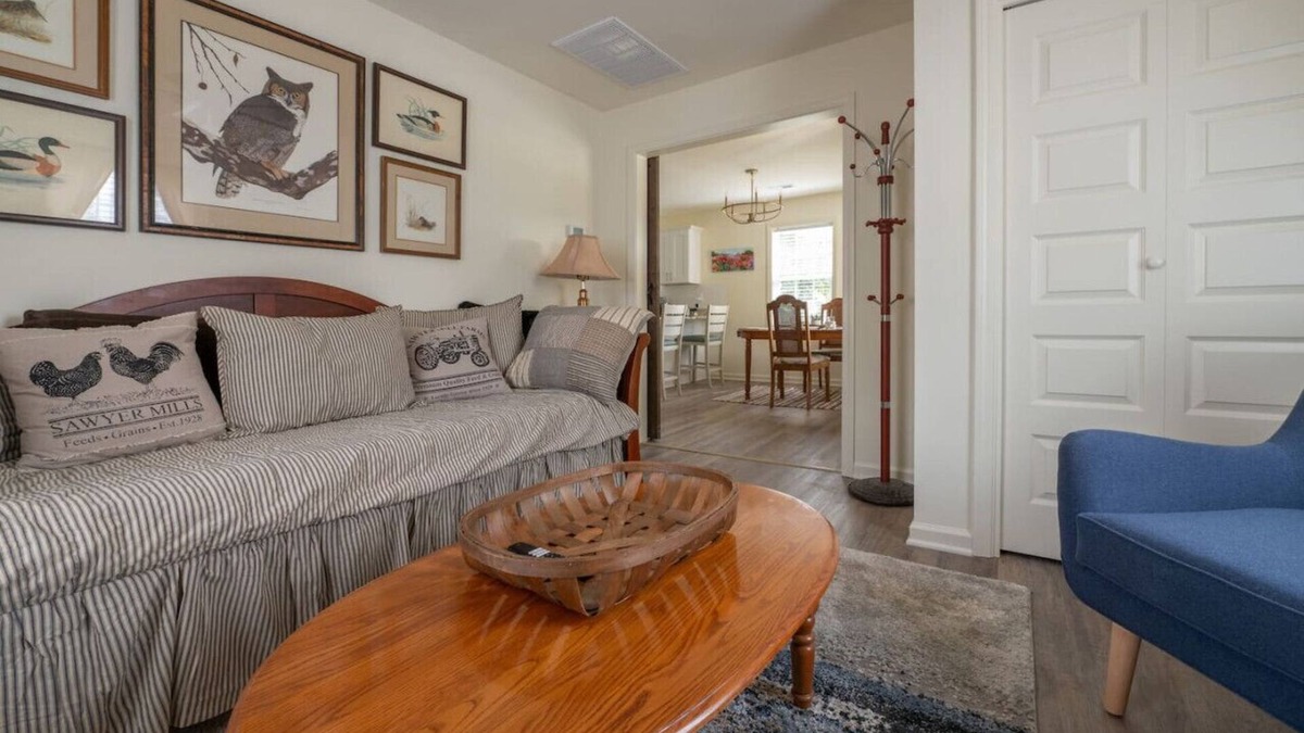 Kernersville House | Nelson Street Cozy Getaway