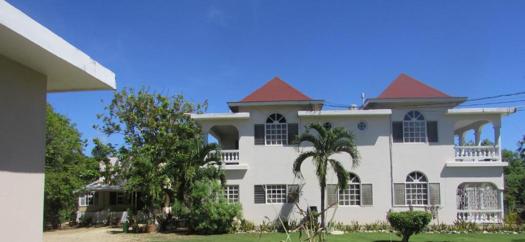 West End House | Nelsons Retreat