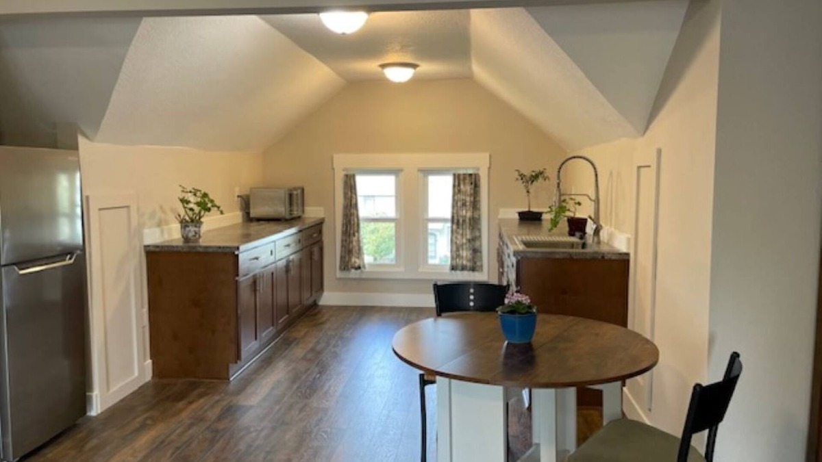 Forest Grove Bed & Breakfast | nEnjoy the Comfort & Charm of Our Renovated Historic Home in Forest Grove, OR