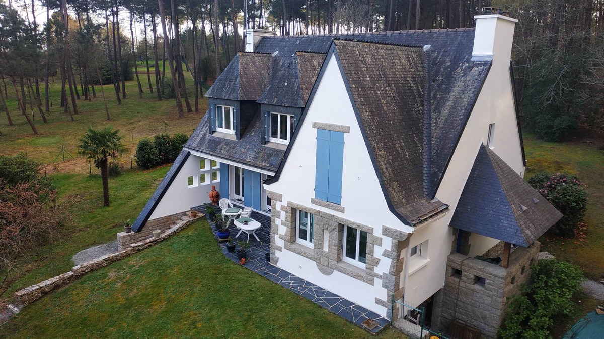 Arradon House | Neo-Bretonne house in wooded grounds.