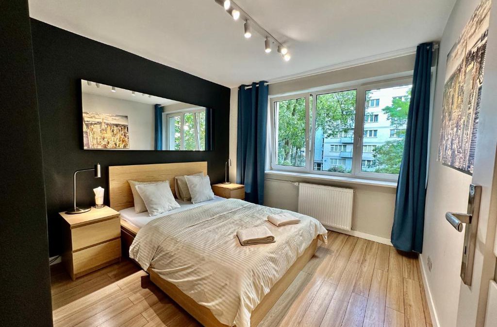 Centrum Apartment | NEON 3 silence metro WiFi 85'TV Netflix HBO