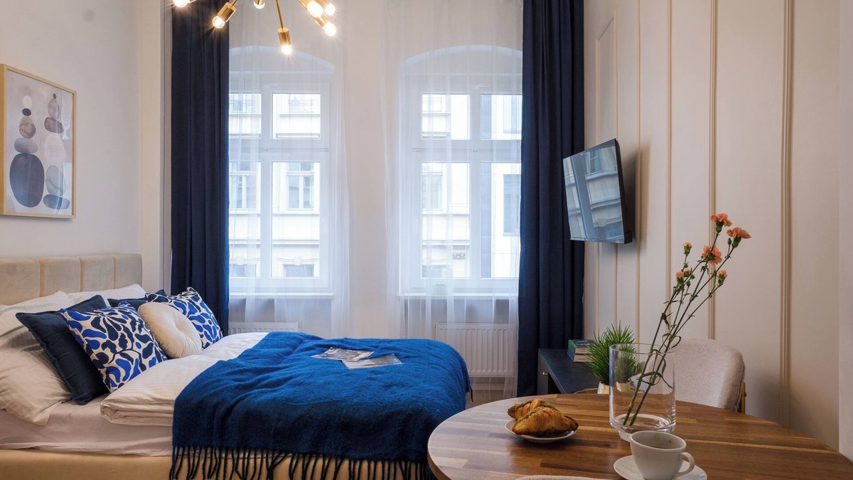 Stare Miasto Apartment | Neon 45 Apartment - ProperUNIT