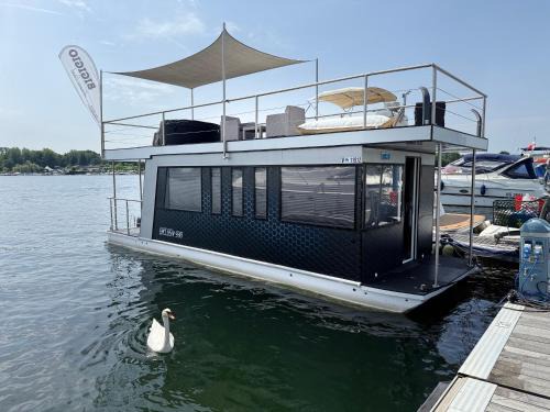 Sesto Calende Boat Rental | NEON Bigigio House Boat