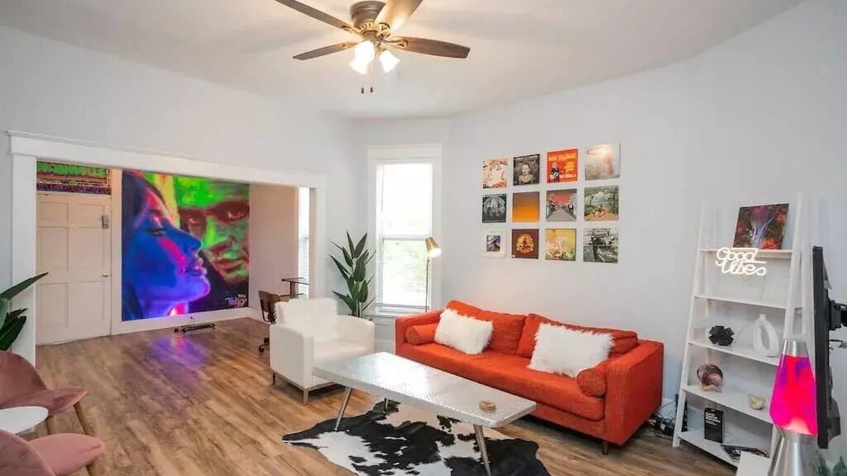 McFerrin Park House | Neon Nashville! 5 min to Broadway Walk 2 dining!