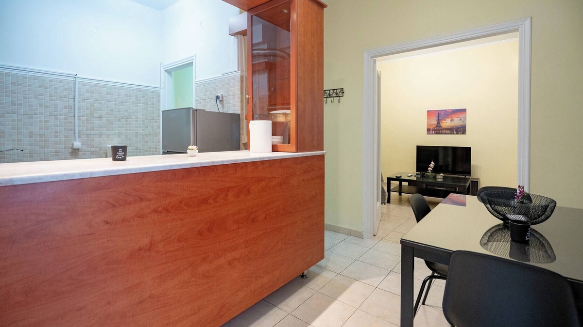 Athens Apartment | Neos kosmos 1 bedrm semi-basement flat by MPS