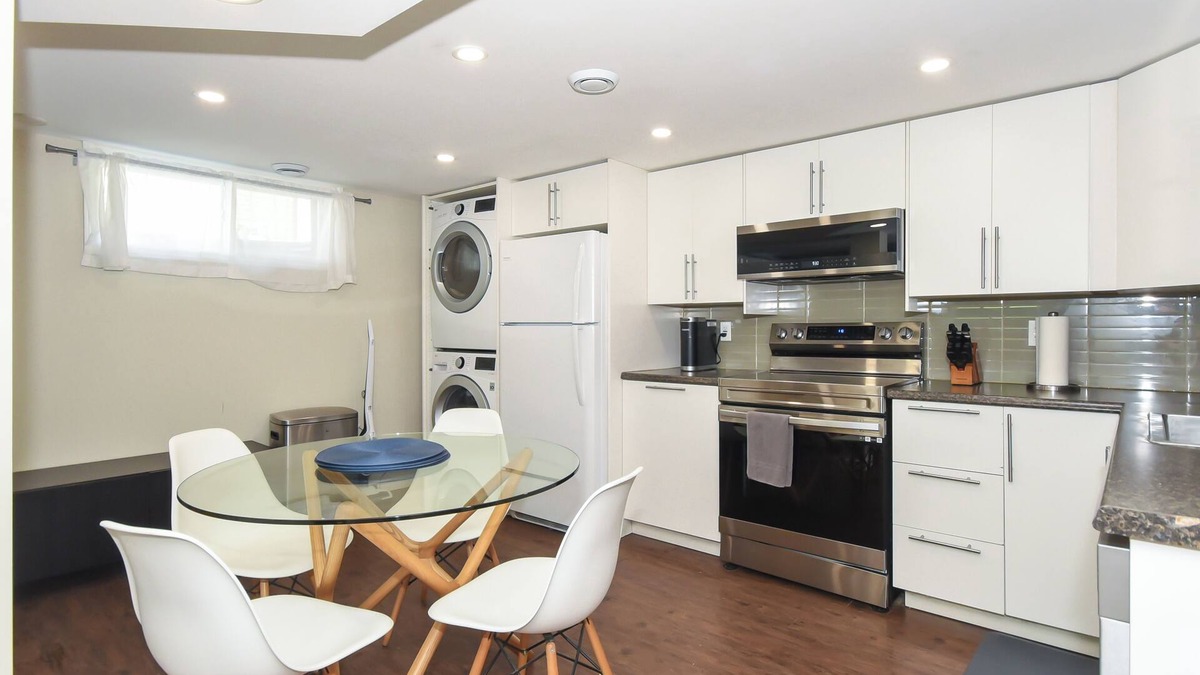 Ottawa Division Apartment | Nepean | Modern | Lower unit | Sleeps 6 | 3 beds, 1 bath