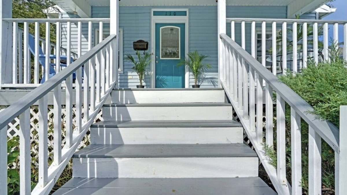 Neptune City House | Neptune Bungalow a short ride to the beach