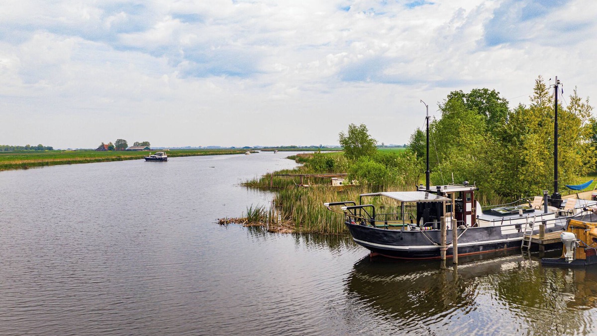 Boornzwaag Boat Rental | Nescio - Unique overnight stay on the water