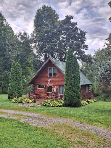 New Bedford House | Neshannock Creekside Log Cabin