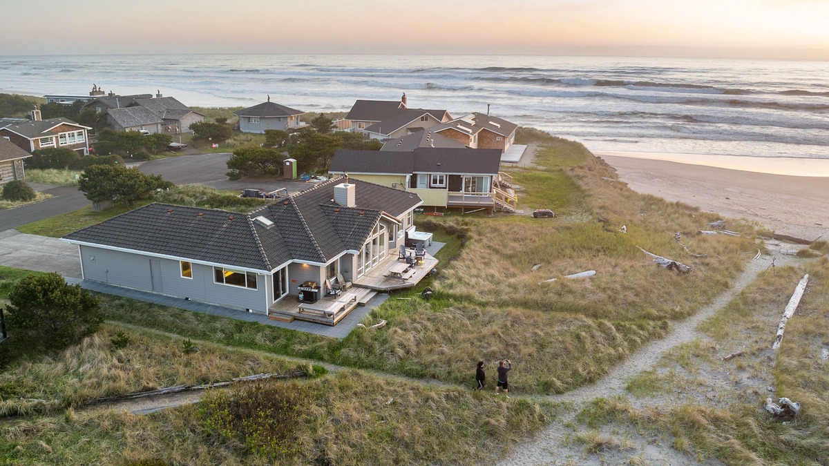 Neskowin House | Neskowin North #187 - Modern oceanfront, single-level home with hot tub