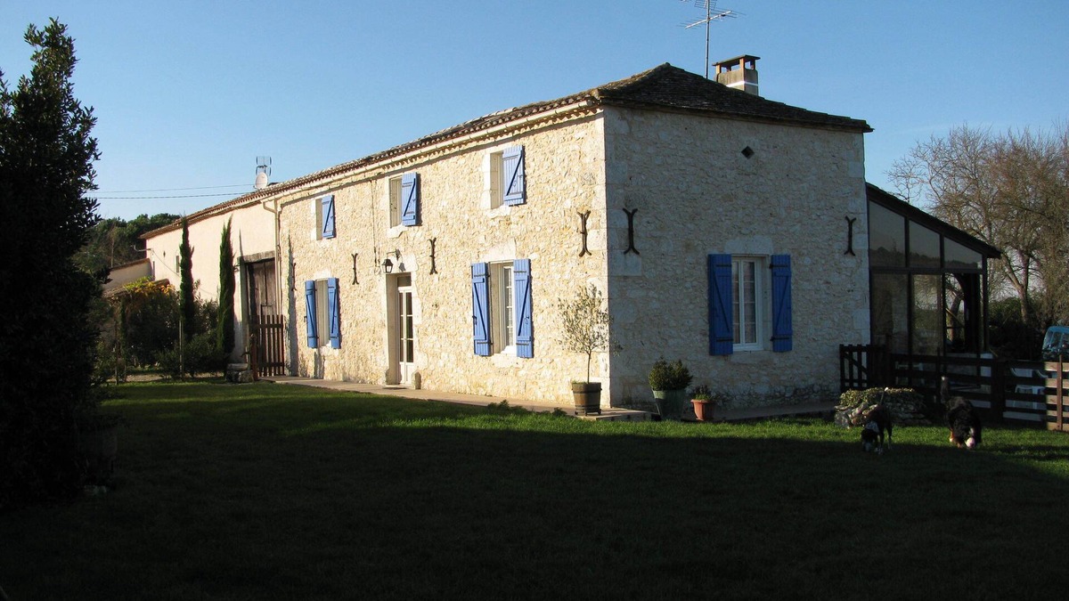 Riocaud House | Nest at the end of the village