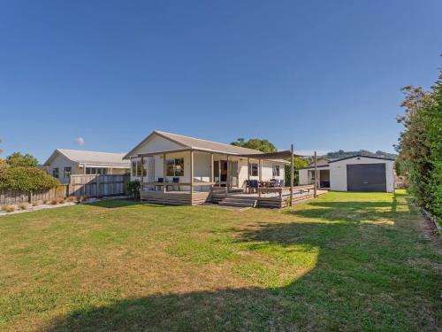 Cooks Beach House | Nest by the Beach - Cooks Beach Holiday Home