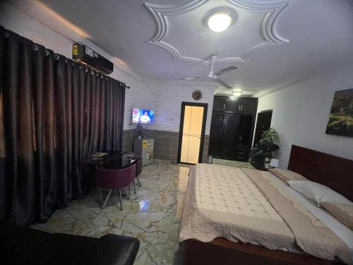 Adentan Bed & Breakfast | NESTA BARRON -Home Away from Home