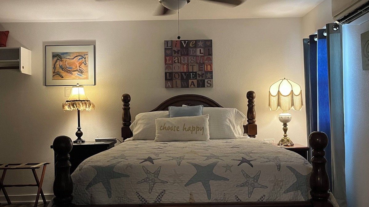 Glen Rose Apartment | Nestle Inn-centrally located-walk to historic town Square-Big Rocks park & more