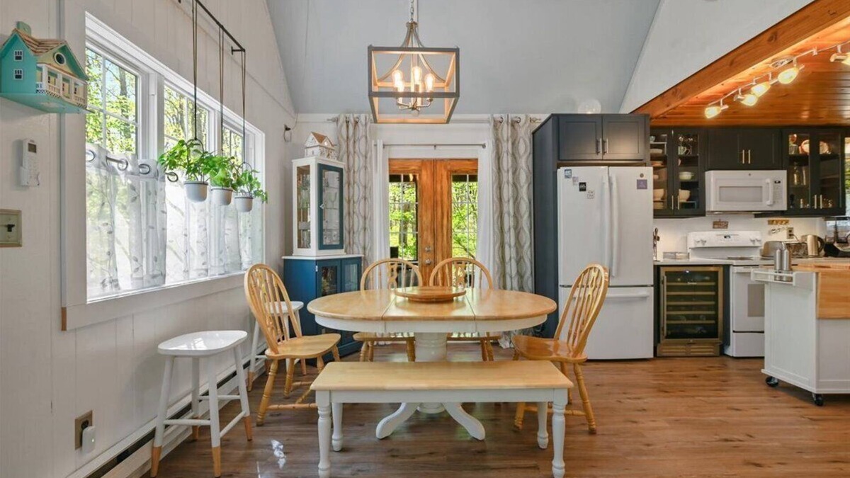 Hawley House | Nestle into Nature, Hawley, PA - 5 Min. to Lake!