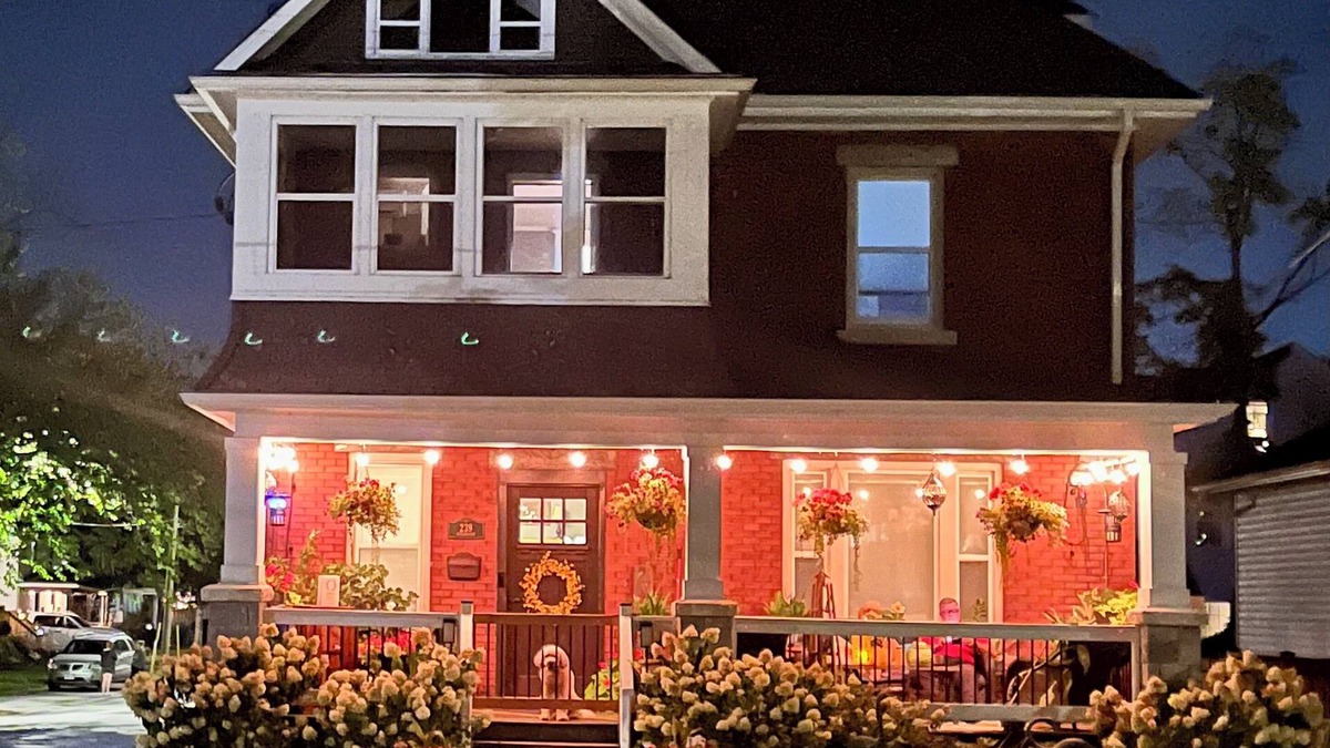Port Colborne Bed & Breakfast | Nestled across the street from Sugarloaf Marina, Lake Erie, & HHKnollPark.