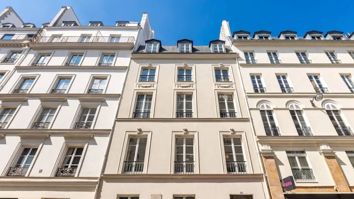 Vivienne Apartment | Nestled along the picturesque banks of La Seine