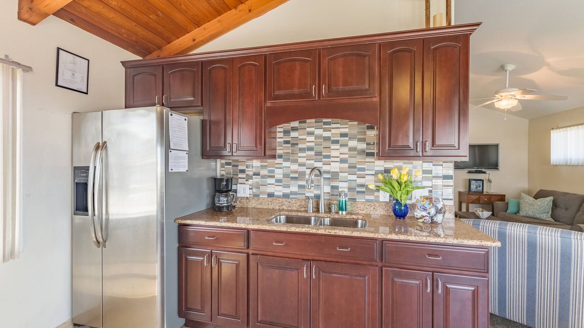 Olcott Cottage | Nestled alongside the Marina is a pristine and private cottage